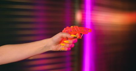 Szwajcarka skazana. Wszystko przez różowy pistolet na wodę