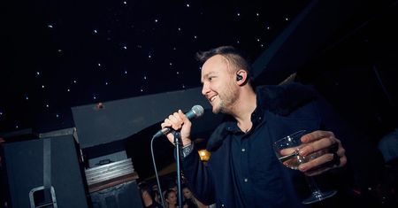 Ten Typ Mes wydał książkę. Nie ma litości dla influencerek