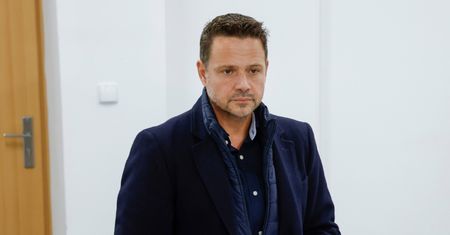 Tiktoker modowy ocenił styl Rafała Trzaskowskiego. Ma pewne zastrzeżenia: "Obuwie nijak NIE PASUJE do koszuli" (WIDEO)
