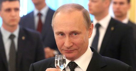 Wódka Putinka przyniosła prezydentowi Rosji fortunę. Oto co ustalili dziennikarze