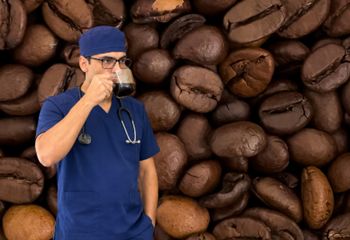 "Większość nie ma pojęcia". Gastroenterolog o piciu czarnej kawy