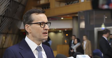Premier mówi, że budżet puchnie dzięki ściągalności podatków. Firmy, że państwo winne jest im miliardy