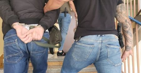 Oszustwo "na policjanta". Senior pokazał, jak działać w takiej sytuacji