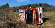 Wóz strażacki przewrócił się w trakcie akcji. Druhna w szpitalu