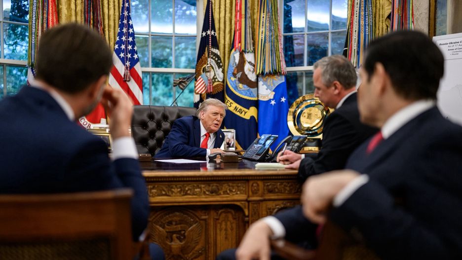 Trump w trakcie rozmowy telefonicznej z Putinem