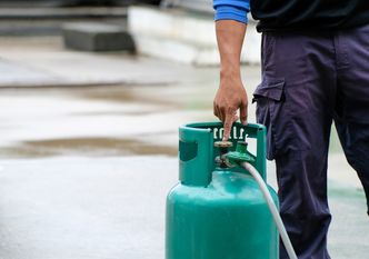 Dostawy butli gazowych na tereny powodziowe utrudnione. "Niektóre magazyny uległy zalaniu"