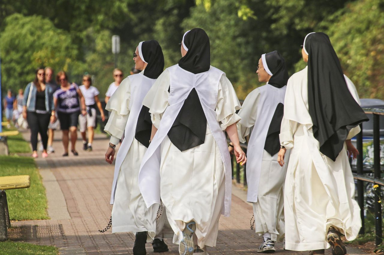 Emerytury zakonnic w Polsce. Tyle dostają siostry