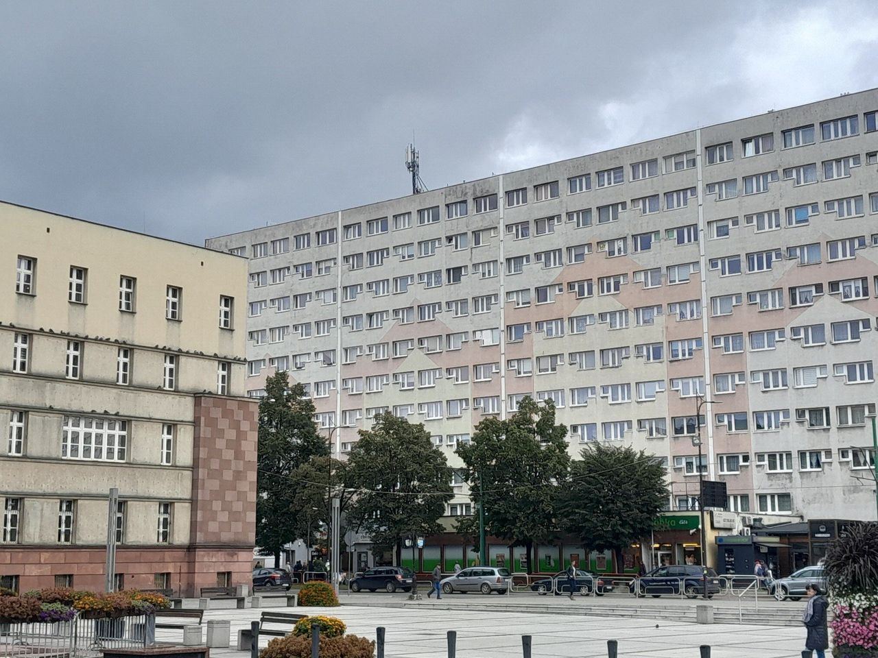 Superjednostka w Rudzie Śląskiej. Zajrzeliśmy do środka kultowego bloku na Nowym Bytomiu. Chcielibyście tu mieszkać?