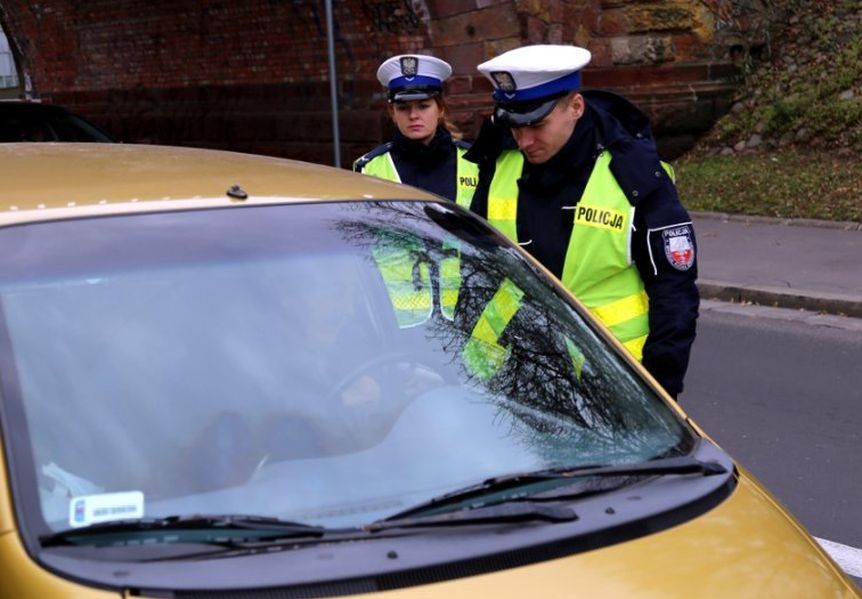 Policja ostrzega: Od piątku tłoczniej na drogach, zaczynają się świąteczne wyjazdy