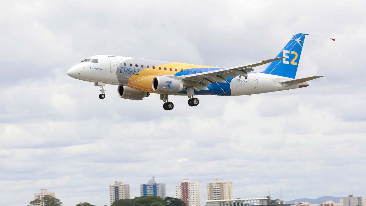 Embraer E175-E2 odbył pierwszy lot. Ale produkcję znów opóźniono