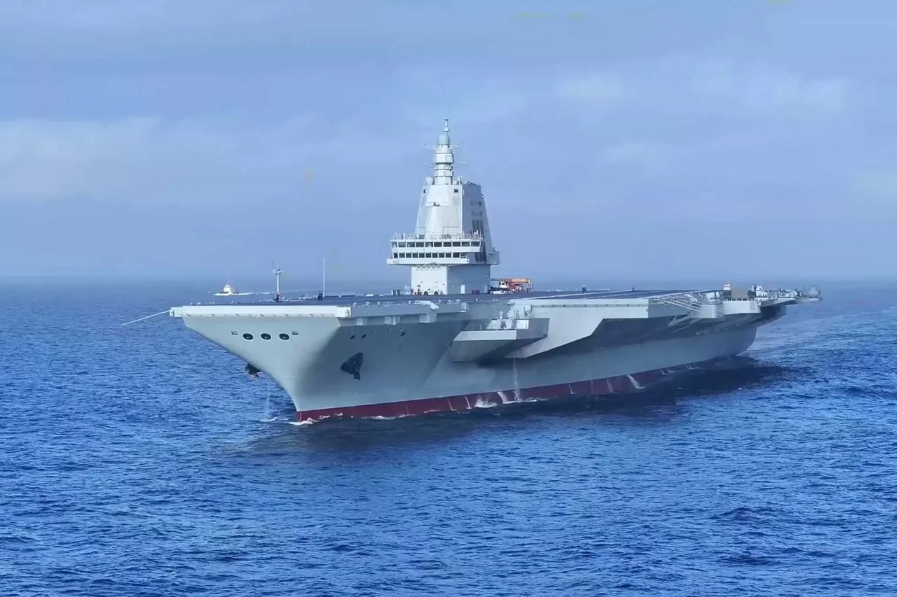 Wyjątkowa technologia. Chiny prezentują nowy lotniskowiec Fujian