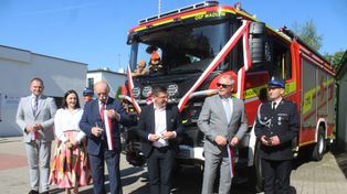 W Wadlewie w gminie Drużbice odbyło się poświęcenie i uroczyste przekazanie nowego samochodu ratowniczo-gaśniczego marki Scania P450 4x4