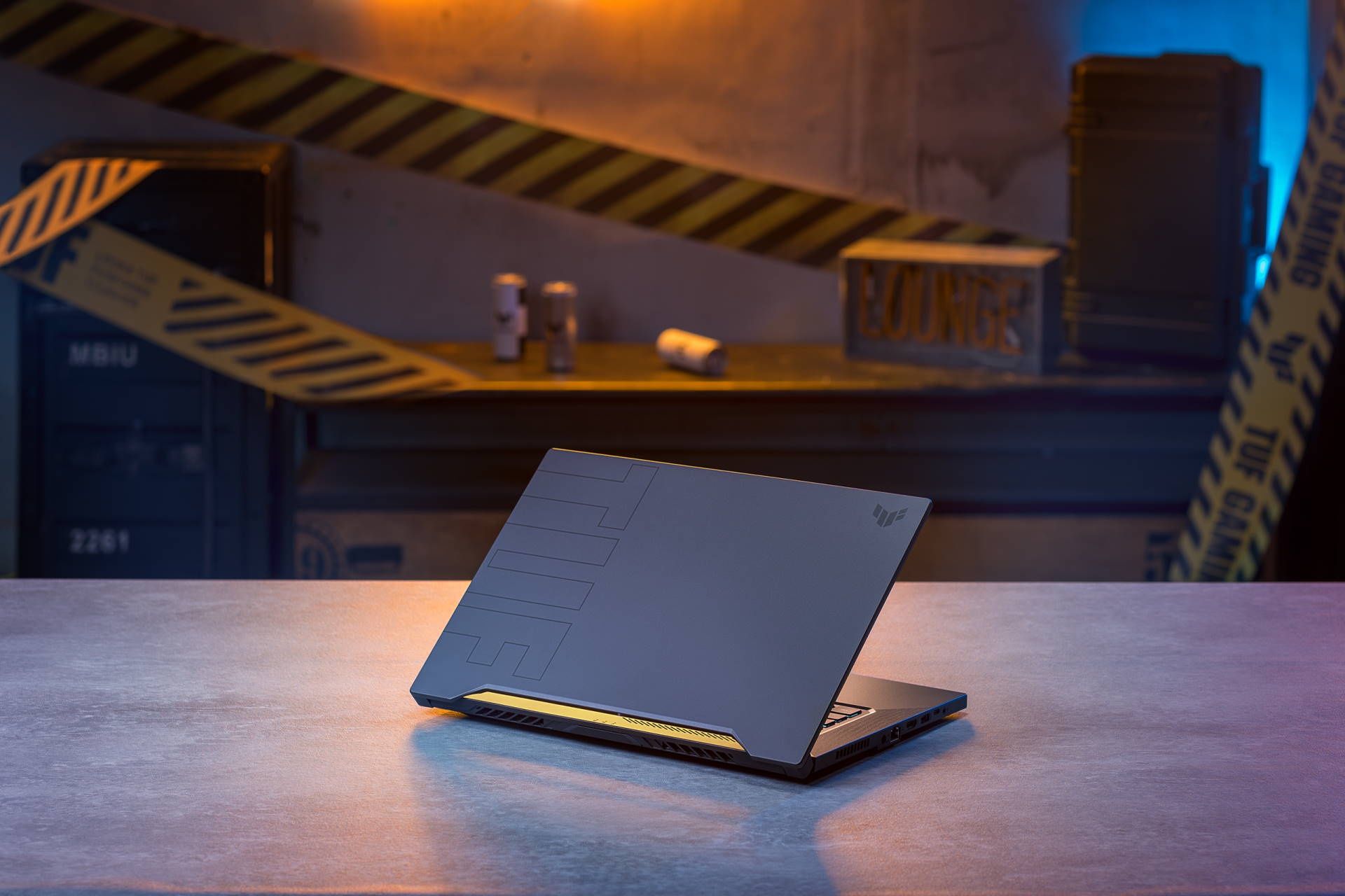 ASUS TUF Dash F15 - z tyłu