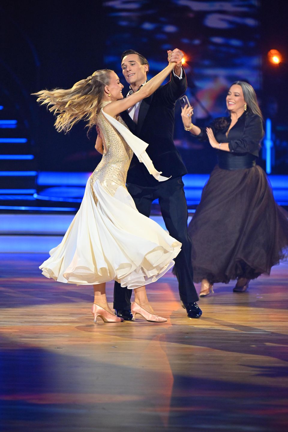 Maurycy Popiel, Anna Mucha i Sara Janicka