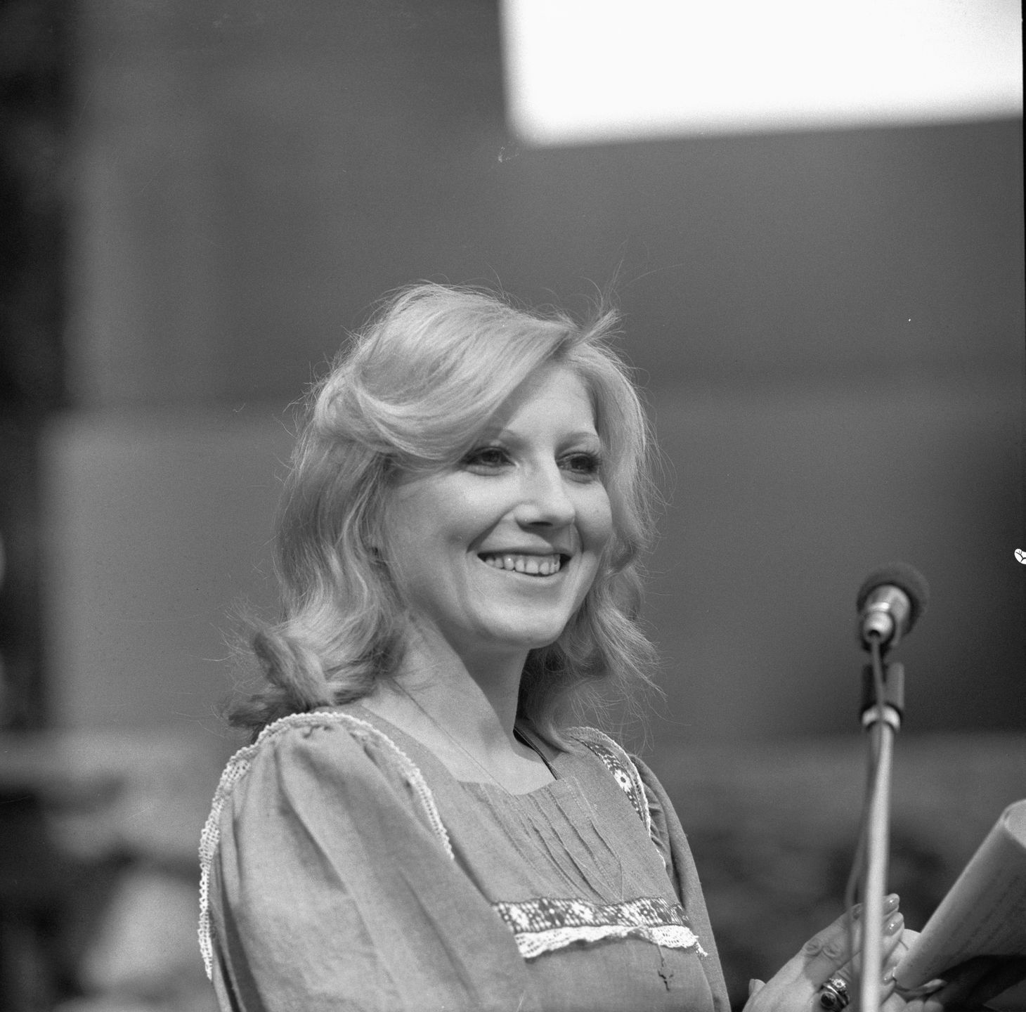 Emilia Krakowska na premierze filmu "Brzezina" (1971)