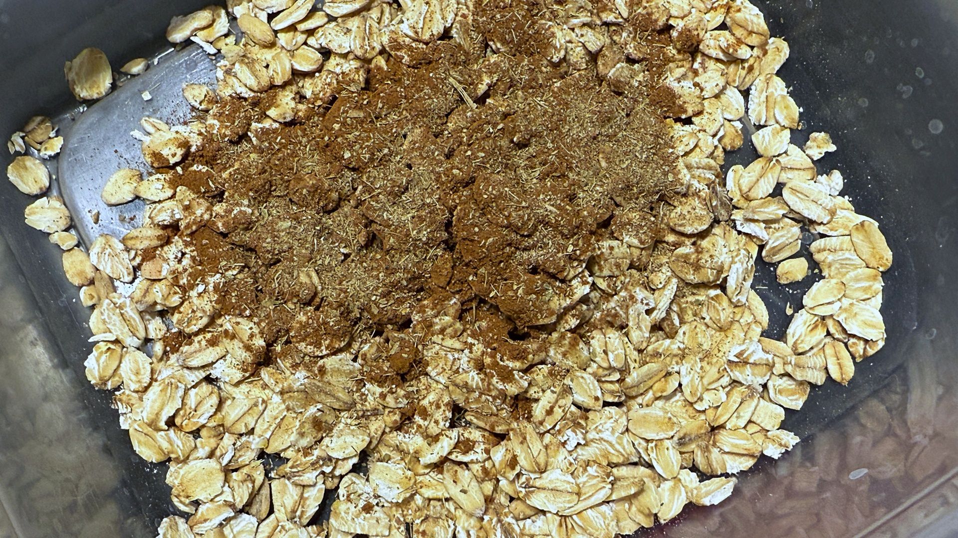 Wybór między płatkami tradycyjnymi a błyskawicznymi nie sprowadza się wyłącznie do wygody i czasu przygotowania.