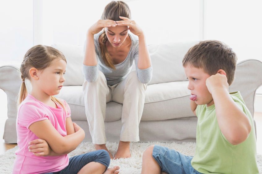 Unikaj sytuacji, w których przez to co powiesz, twoje dziecko może poczuć się gorsze od innych dzieci