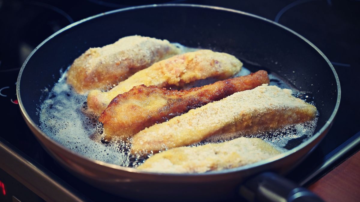 Co roku rozgrzewa dyskusja na temat smażenia karpia