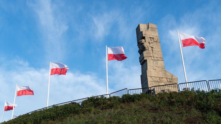 Zniszczono polskie flagi na Westerplatte. Policja szuka sprawców