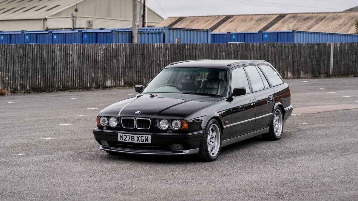 Jak na 25-letnie auto, E34 wciąż wygląda świetnie.