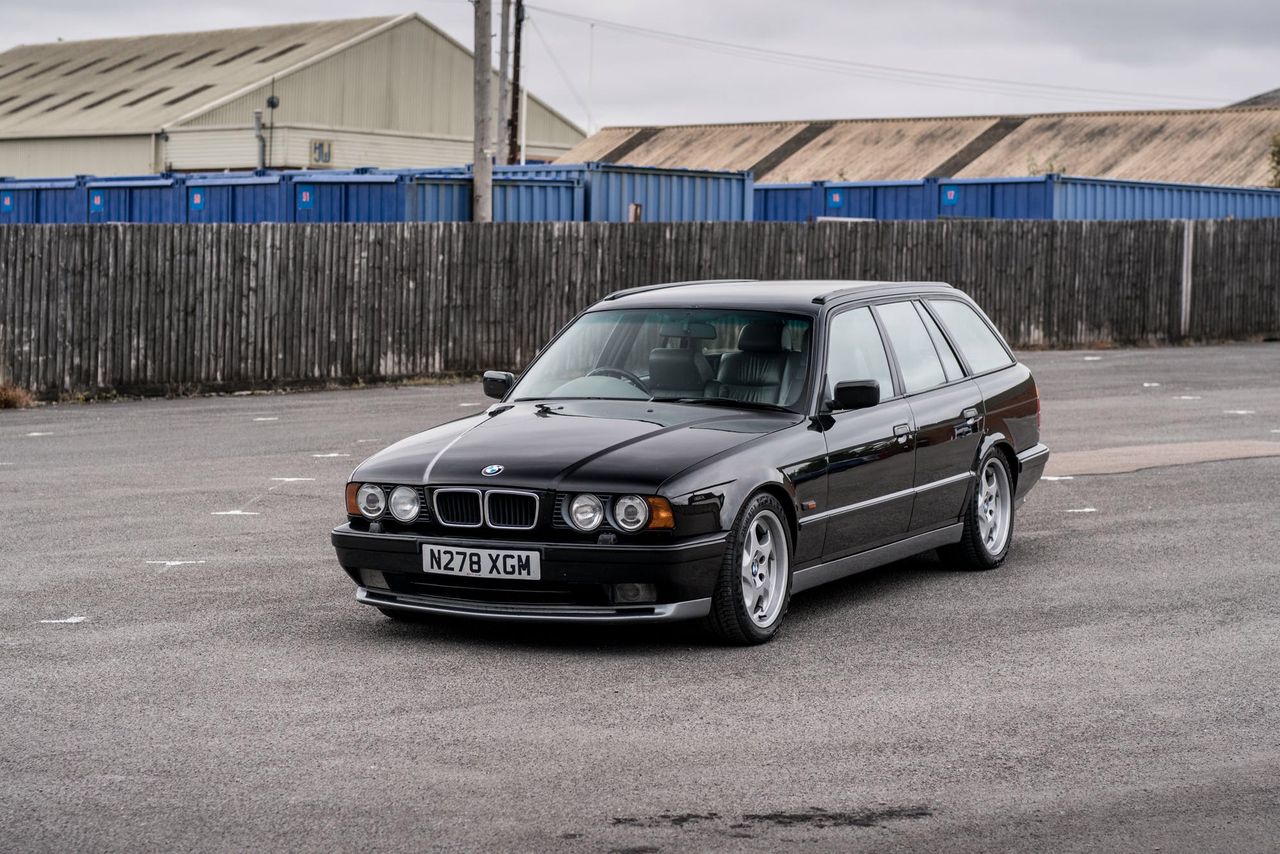 Gwiazdor "Top Gear" sprzedaje swoje BMW E34 Touring. To prawie M5