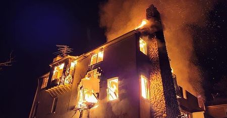 Chciał odstraszyć węże dymem. Efekt był tragiczny