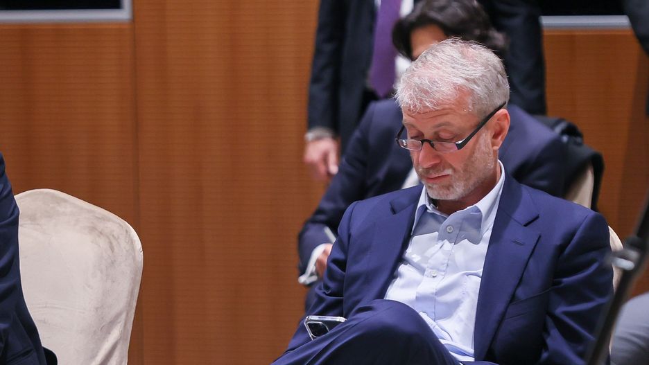 ISTANBUL, TURKIYE - MARCH 29: Russian businessman Roman Abramovich attends the peace talks between delegations from Russia and Ukraine in Istanbul, Turkiye on March 29, 2022. (Photo by Cem Ozdel/Anadolu Agency via Getty Images)