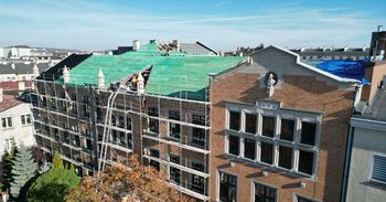 Kielce: Remont zabytkowego dachu II Liceum Ogólnokształcącego imienia Jana Śniadeckiego