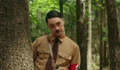 Taika Waititi jako Adolf Hitler. W tym roku premiera filmu "JoJo Rabbit"
