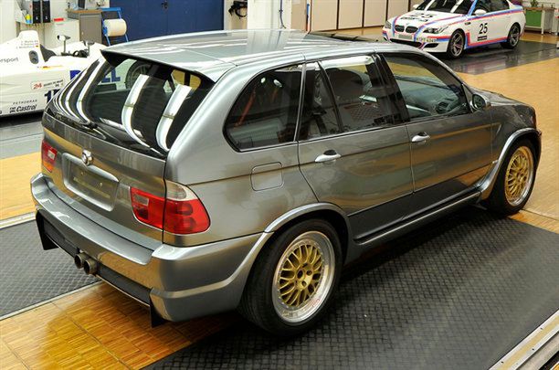Prototyp BMW X5 z silnikiem V12