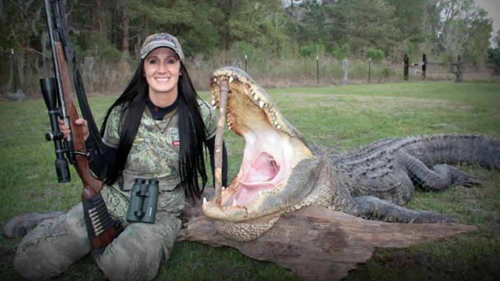 200 tys. internautów nie chce, żeby ta kobieta zabijała zwierzęta. Dołączycie do nich? 1