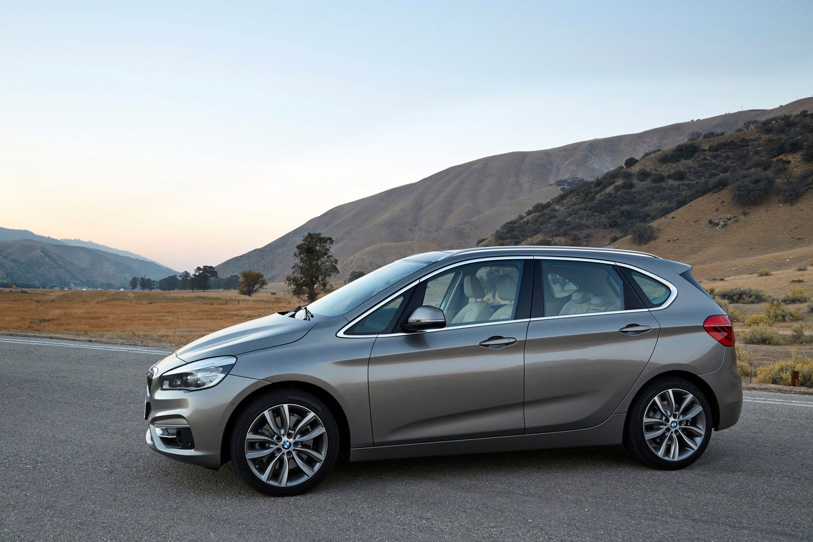 BMW przedstawiło 290 zdjęć z serią 2 Active Tourer [galeria] 32