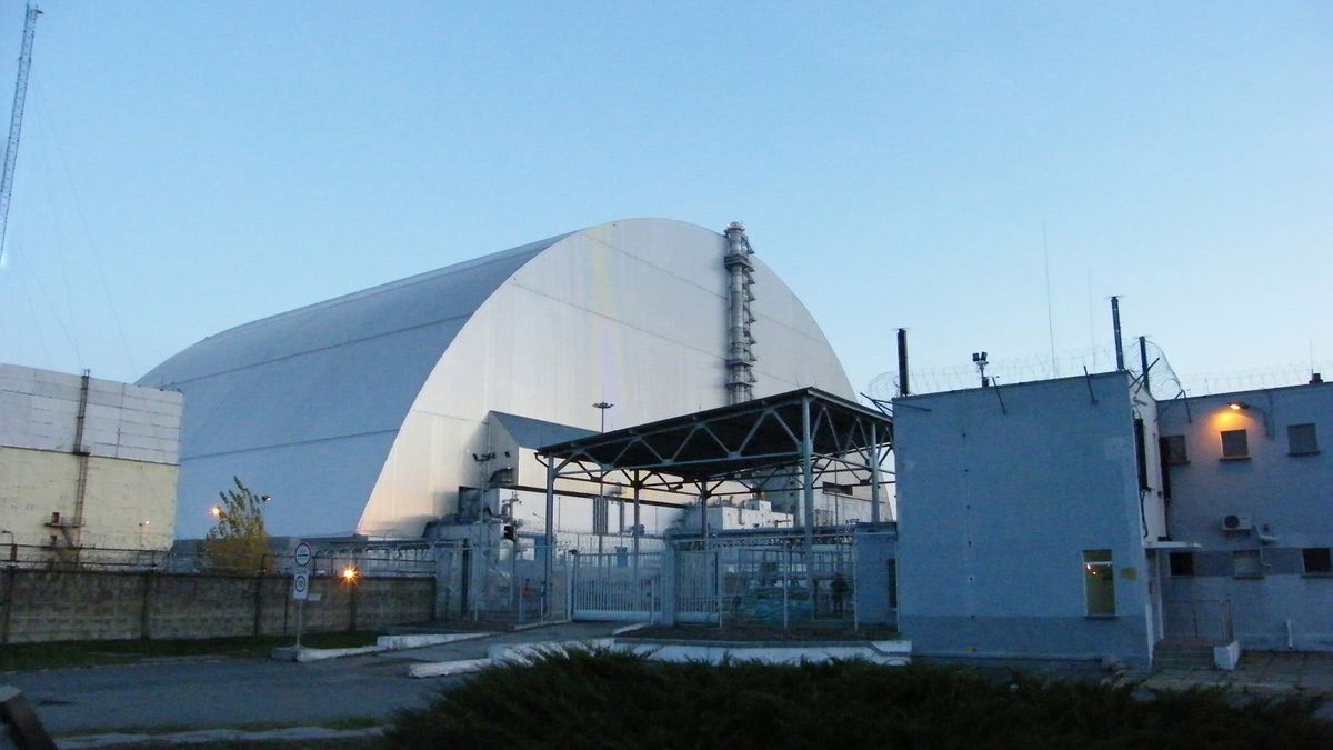 Elektrownia w Czarnobylu, widok na Arkę (przed uderzeniem drona)