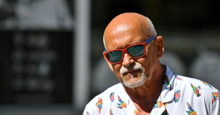 "Lex TVN". Andrzej Pągowski wspiera stację. Jego grafika podbija internet