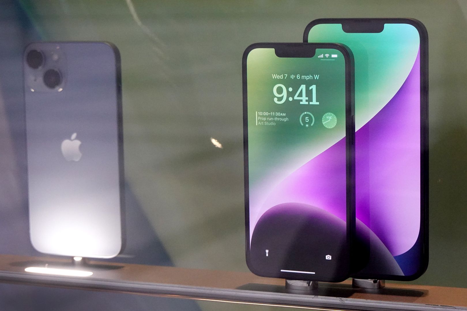 CHICAGO, ILLINOIS - NOVEMBER 28: Apple iPhones are displayed at an Apple store on November 28, 2022 in Chicago, Illinois. Apple is currently facing shortages in iPhone supplies due to COVID-19 restrictions in China and unrest at one of Apple's major Chinese suppliers.  (Photo by Scott Olson/Getty Images)