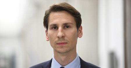 Sprawa Stanisława Dziwisza. Poseł PiS mówi o "chowaniu głowy w piasek"