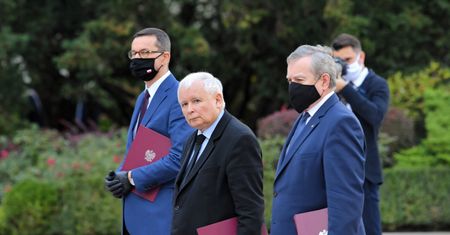 Kaczyński na zaprzysiężeniu rządu. Jeden szczegół rzuca się w oczy