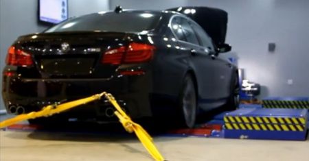 BMW M5 (F10) - niezależny test na hamowni podwoziowej [wideo]