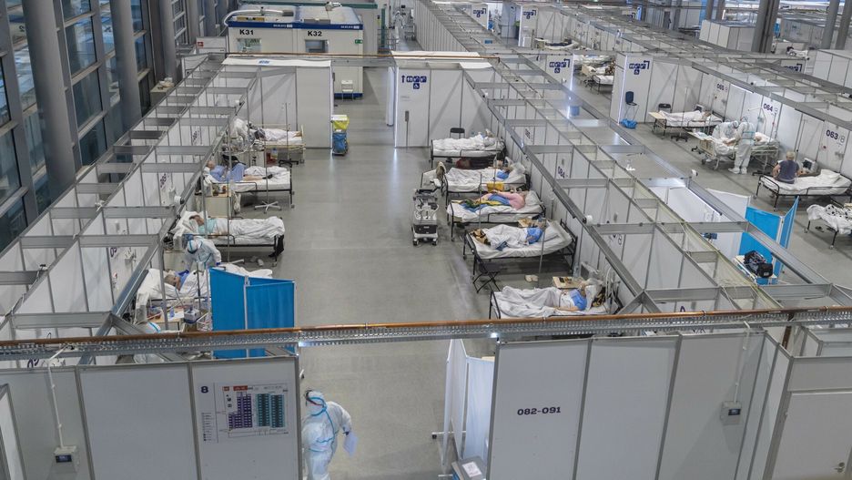 W szpitalu covidowym w Poznaniu są spore braki kadrowe