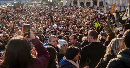 "Klimat nienawiści wobec turystów". Właściciele mieszkań odpowiadają protestującym