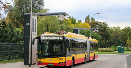Warszawa. Paraliż Chomiczówki. Autobusy elektryczne blokują ulice
