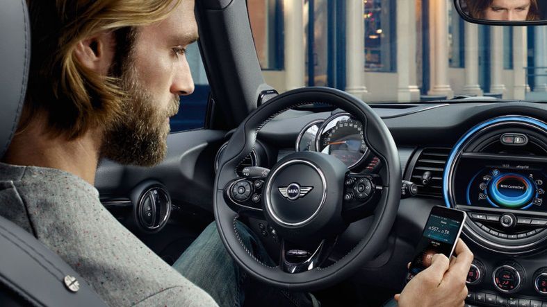 Mini i aplikacja Connected pozwolą ci zaoszczędzić czas i zrealizować wszystkie zaplanowane w dany dzień obowiązki