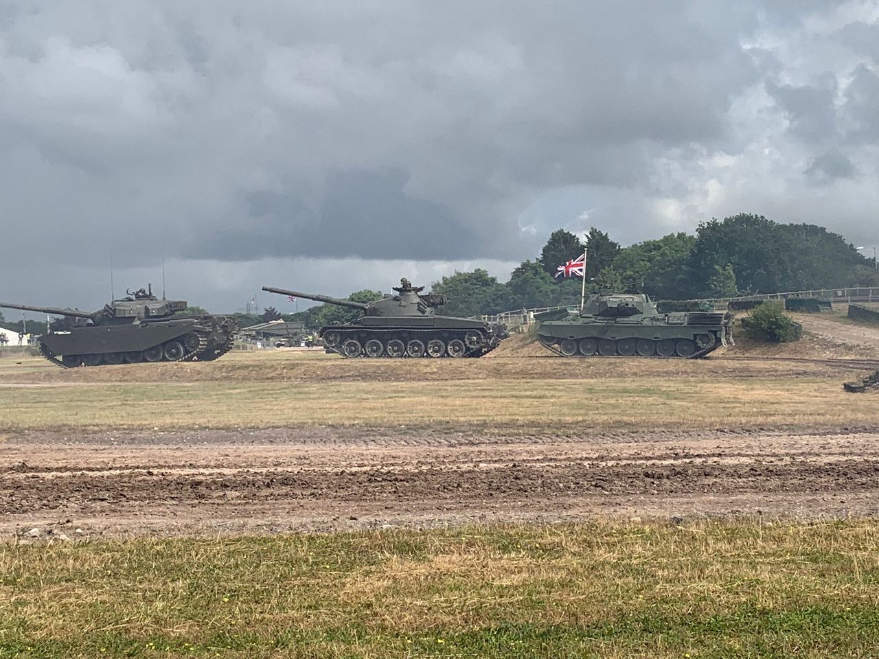 Brytyjski Centurion, szwajcarski Panzer 61 oraz niemiecki Leopard 1.