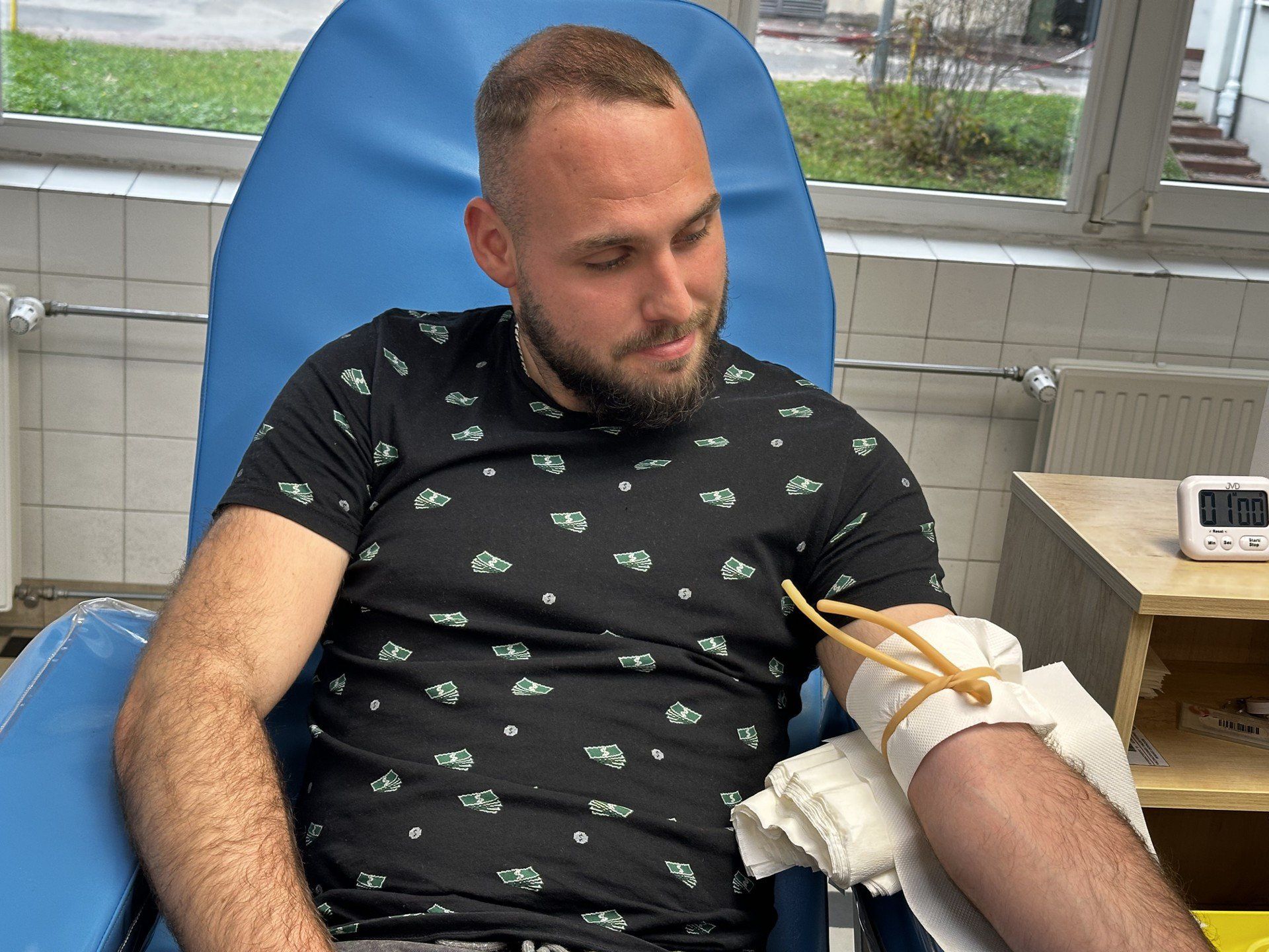 W sobotę, 8 listopada, w Regionalnym Centrum Krwiodawstwa i Krwiolecznictwa w Kielcach odbyła się wyjątkowa akcja honorowego oddawania krwi pod hasłem Krew dla Niepodległej. Tym cennym darem podzielił się między innymi pan Szymon.