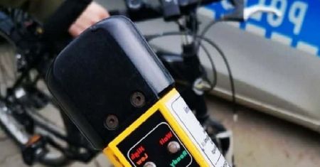 Pijany rowerzysta spowodował kolizję – miał 3 promile. Jechał rowerem bez wymaganego oświetlenia