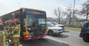 Warszawa: Autobus zderzył się ze Skodą na Mokotowie. Dwie osoby potrzebowały pomocy