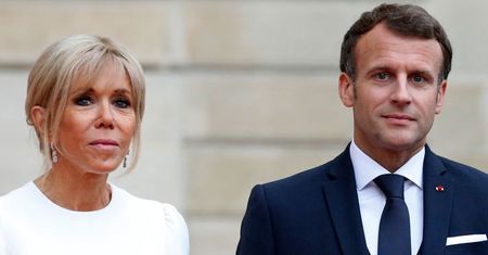 Emmanuel Macron powraca do incydentu z samolotu. ZAPRZECZYŁ, że pokłócił się z żoną