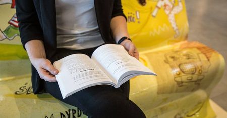 Zaczytane Ławki w Skende Shopping. W poniedziałek możesz dostać w prezencie książkę za czytanie