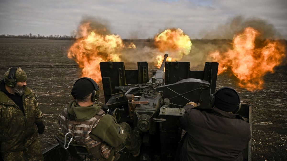 Ukraina - arch 2
Ukrainian servicemen fire with a S60 anti-aircraft gun at Russian positions near Bachmut on March 20, 2023, amid the Russian invasion of Ukraine. (Photo by Aris Messinis / AFP)
ARIS MESSINIS