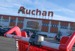 Auchan. Brak maseczek u pracowników i klientów. Sklep odpowiada